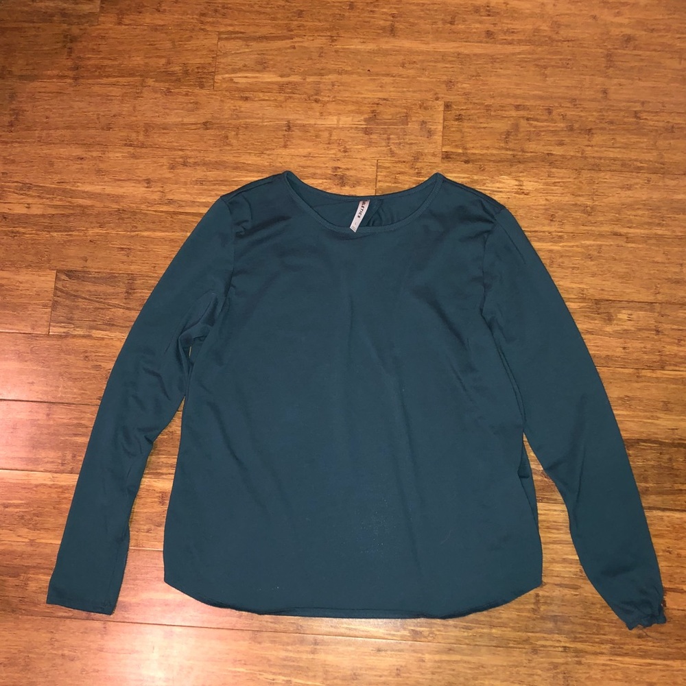 EUC Fabletics open back long sleeve